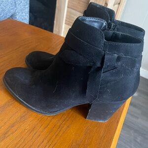 Black ankle bootie, size 7.5.